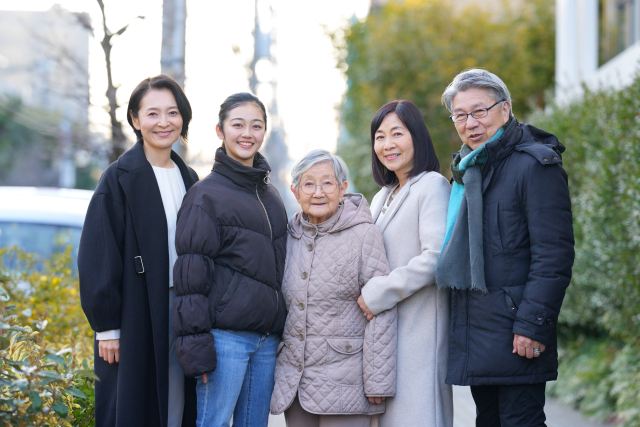 祖母と息子夫婦と孫の三世代